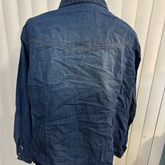 Button-Up Shirt - Picture 3 of 5